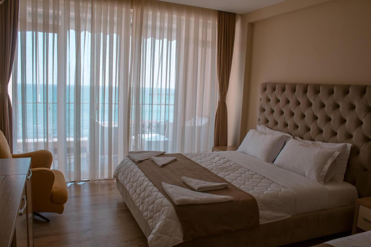 Frojd - Front Hotel 4*