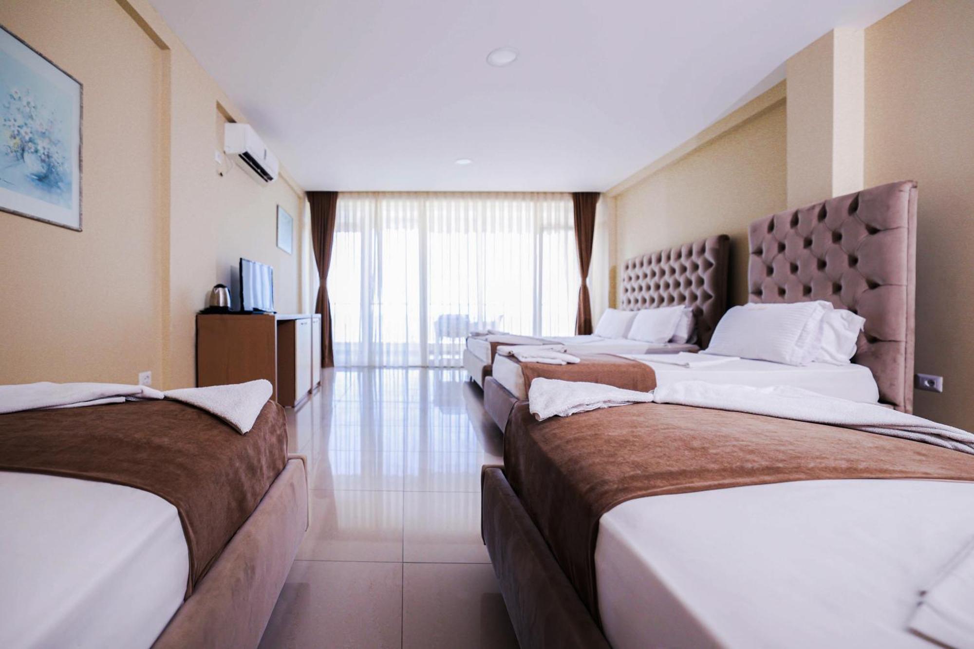 Frojd - Front Hotel 4*