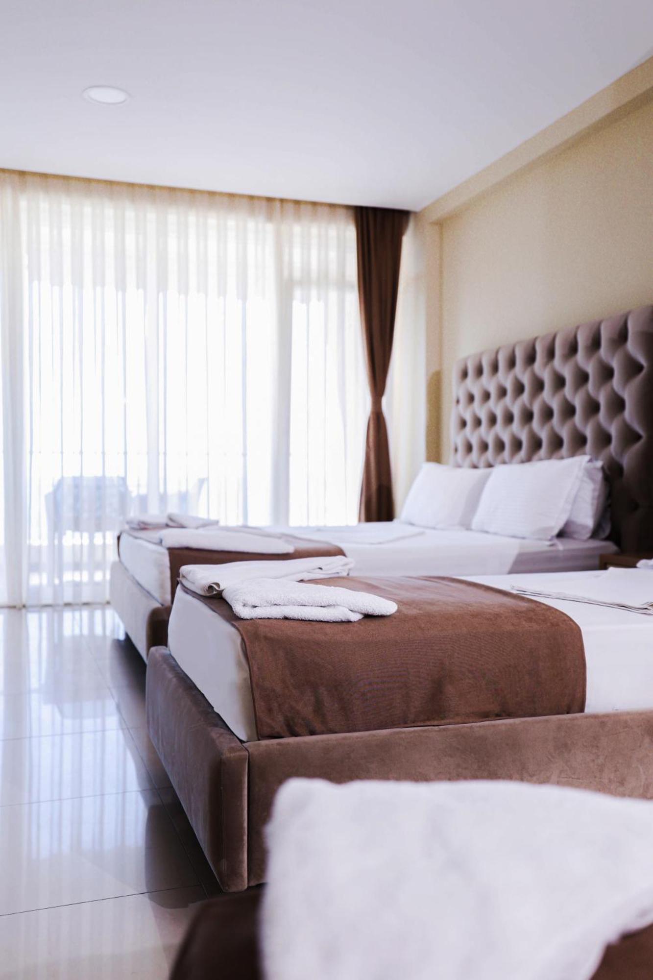 Frojd - Front Hotel Shëngjin