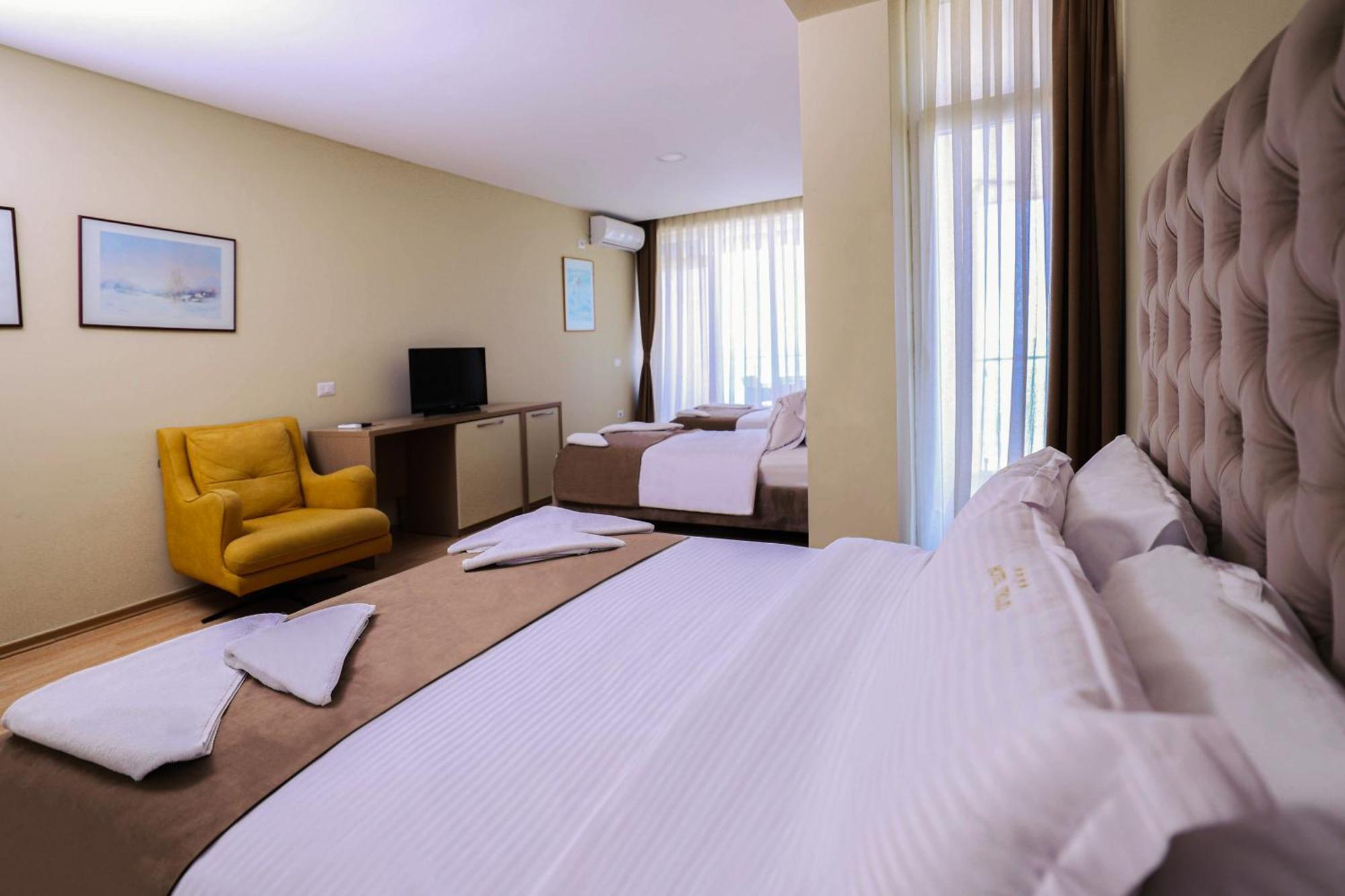 Frojd - Front Hotel Shëngjin
