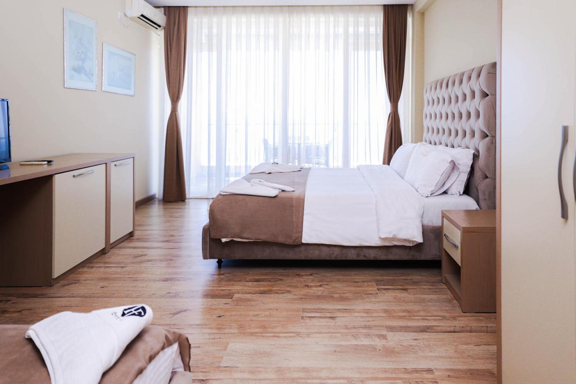 Hotel Frojd - Front 4*