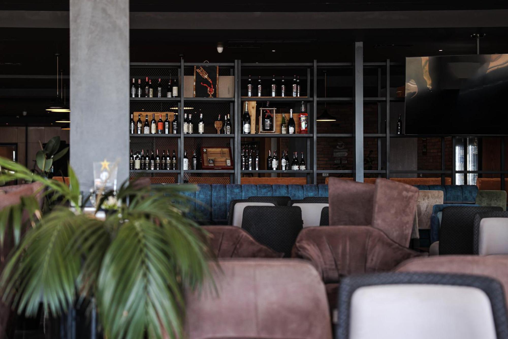 Frojd - Front Hotel 4*