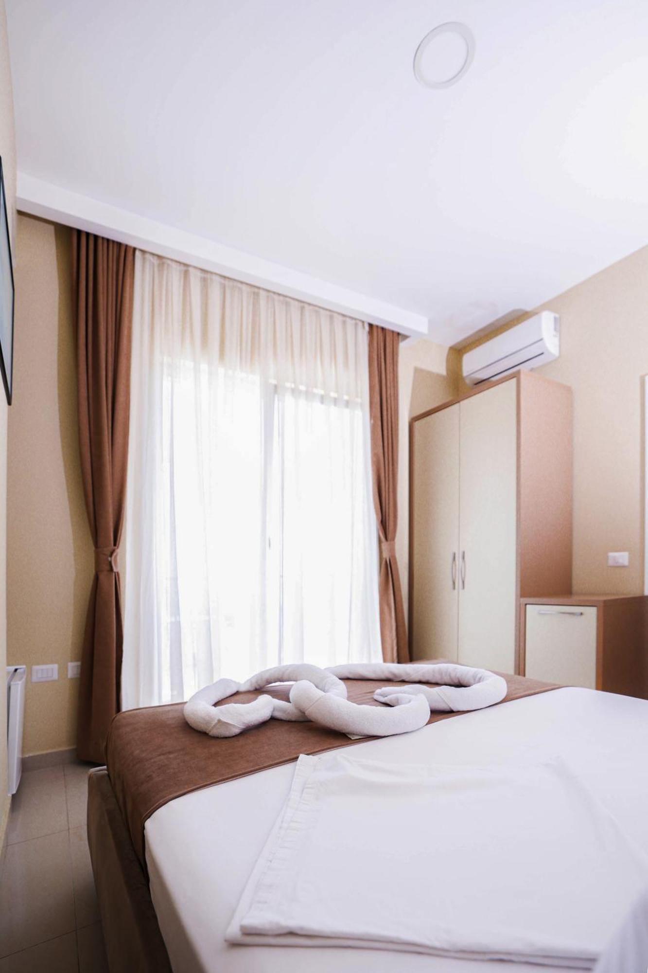 Hotel Frojd - Front 4*