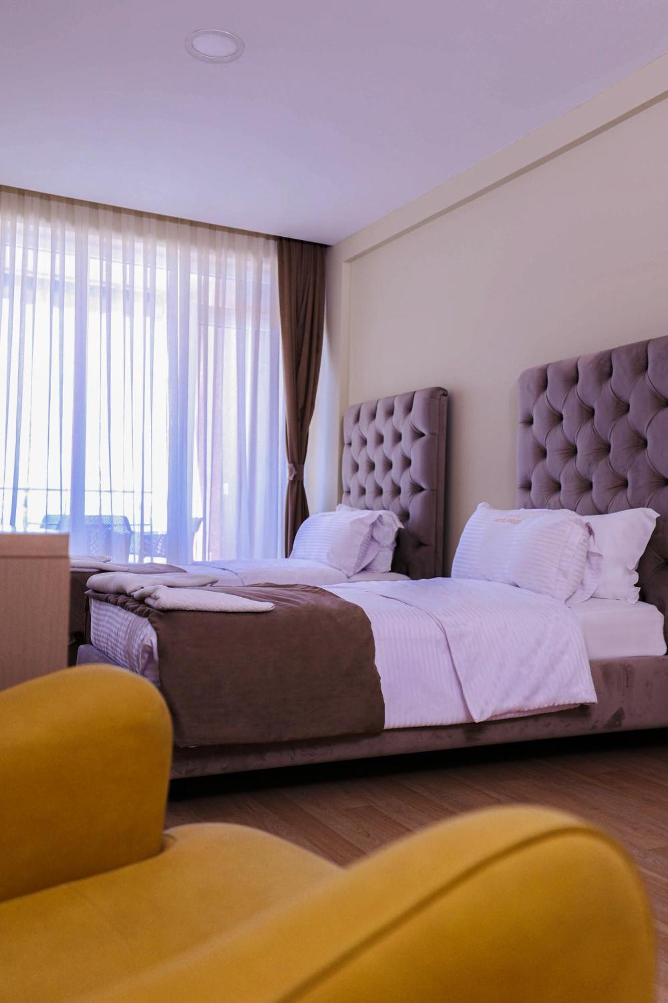 Frojd - Front Hotel 4*