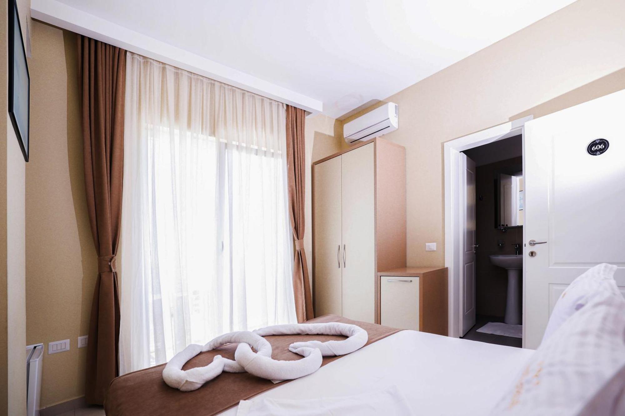 Hotel Frojd - Front 4*