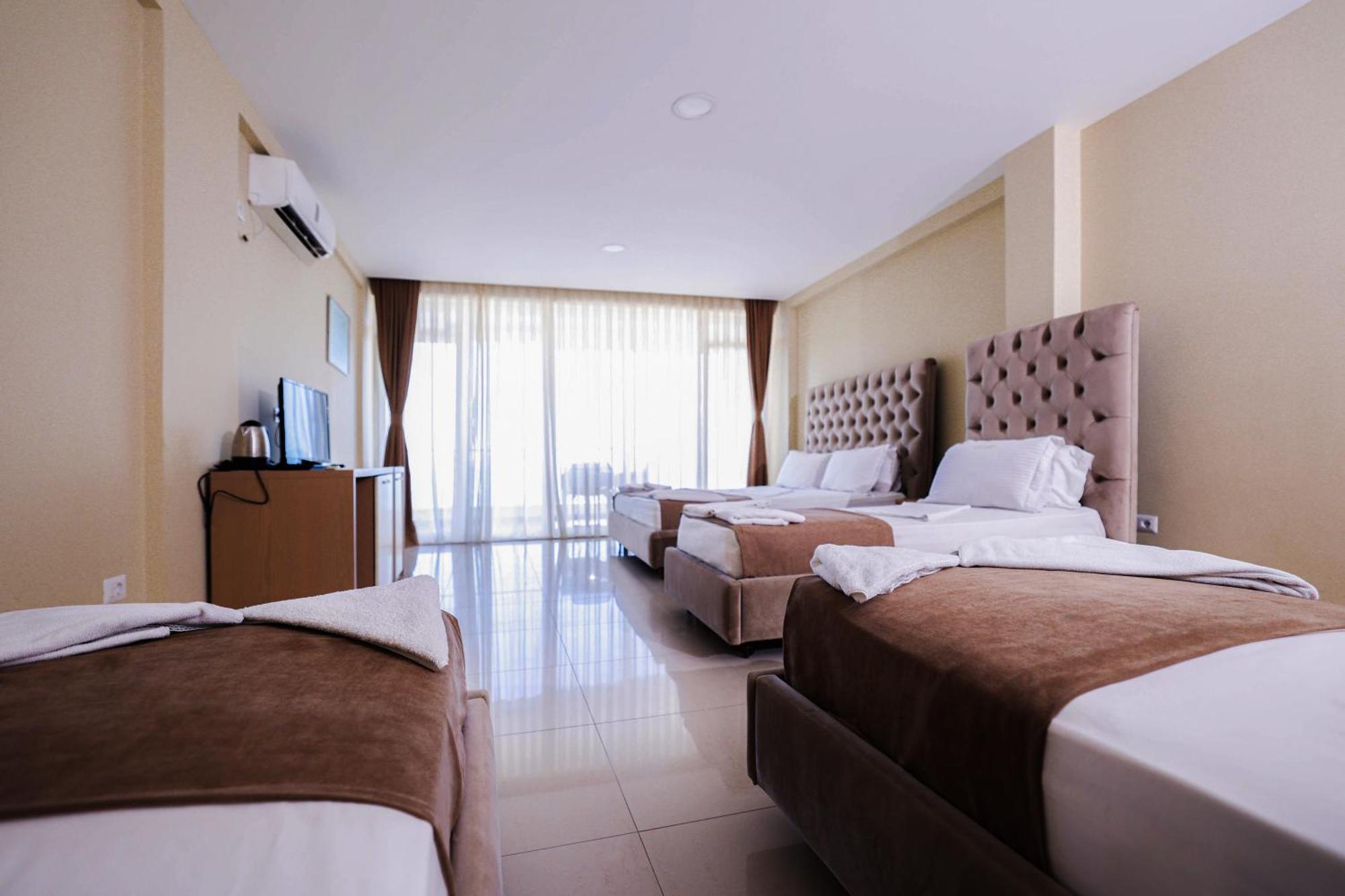 Hotel Frojd - Front 4*